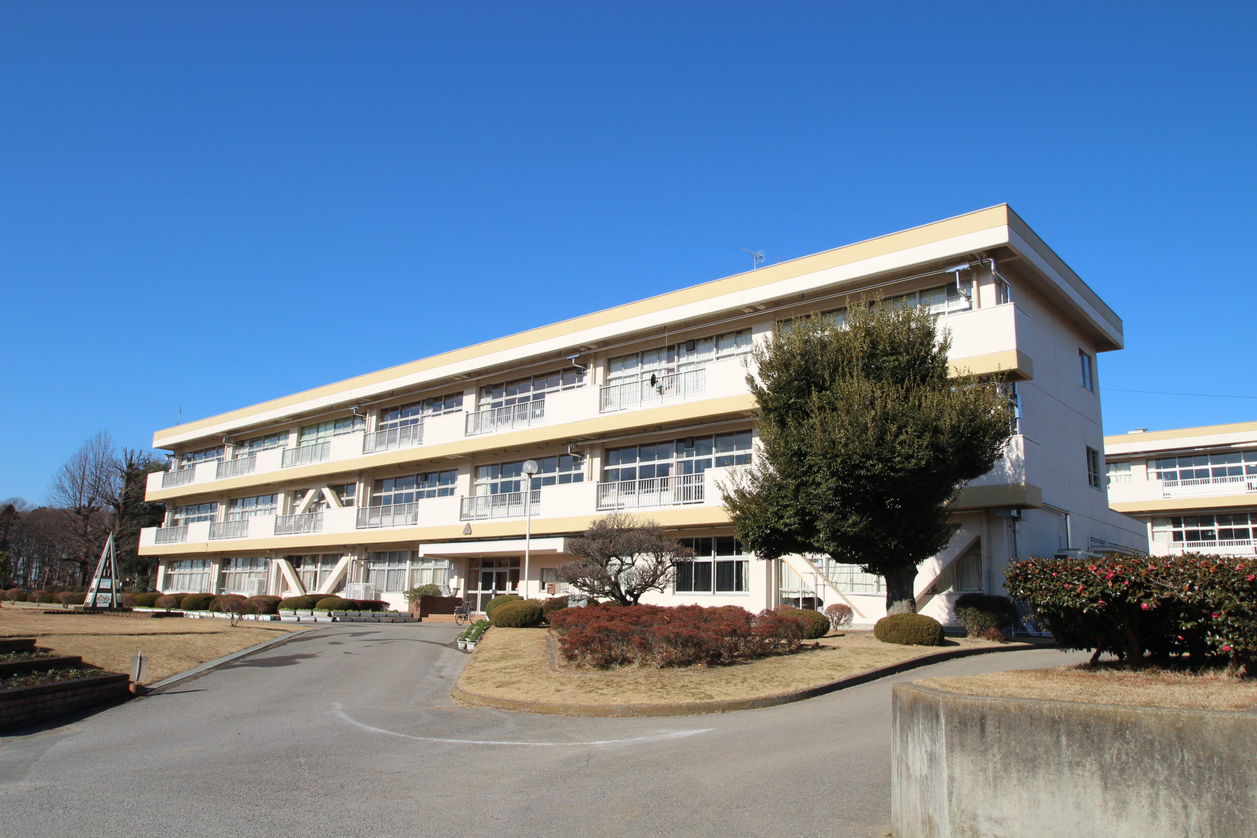 二ツ塚小学校及び山崎小学校空調設備設置工事